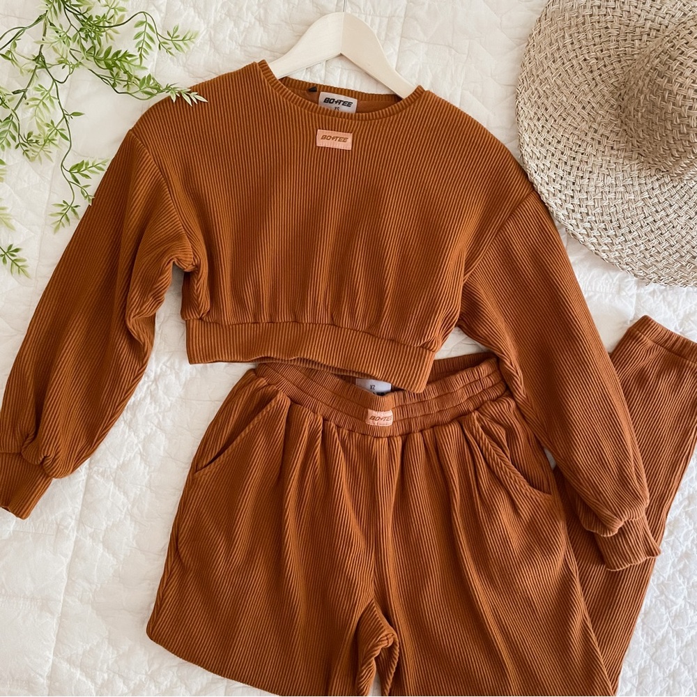 Bo+Tee Ribbed Cropped Top - Picture 3 of 3